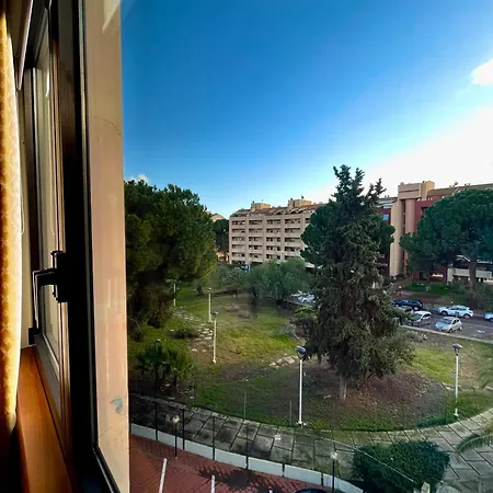Con Parcheggio Privato - *